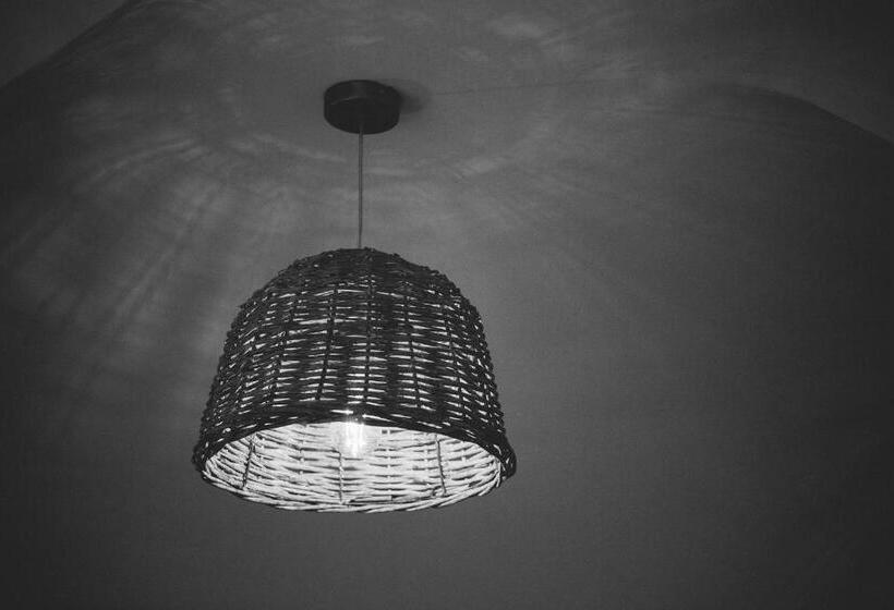 סוויטת דלוקס נוף לים, The Hero