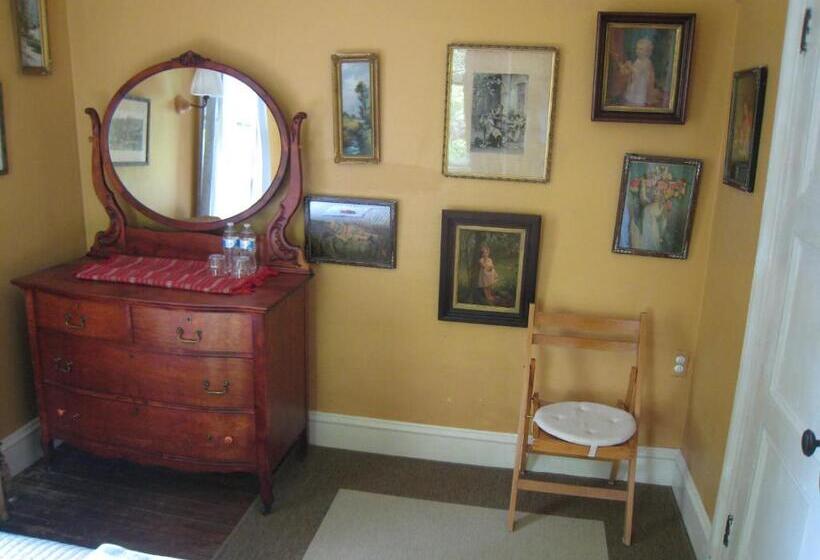 غرفة قياسية مطلّة علي الحديقة, Higganum House B&b