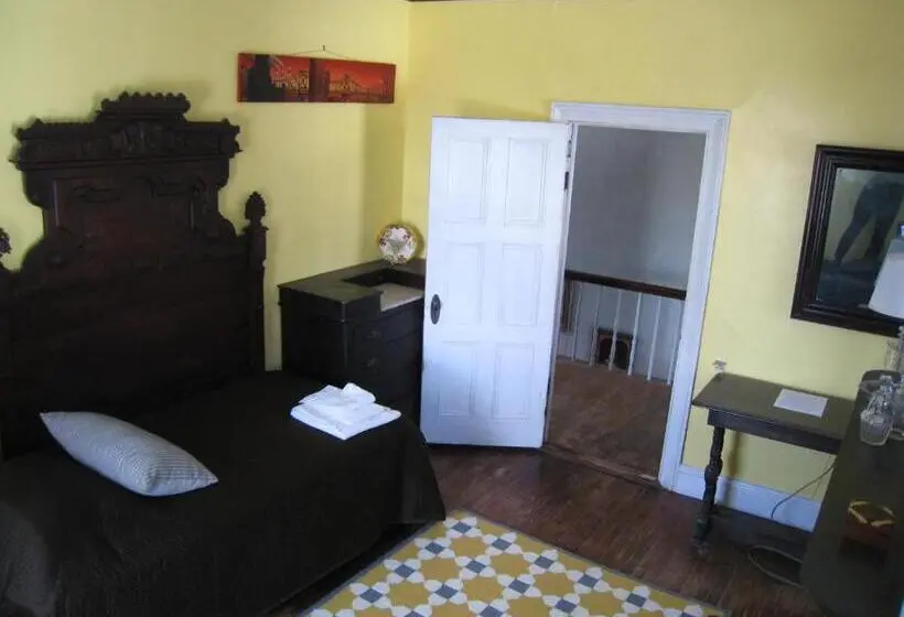 庭の見えるスタンダードトリプルルーム, Higganum House B&b