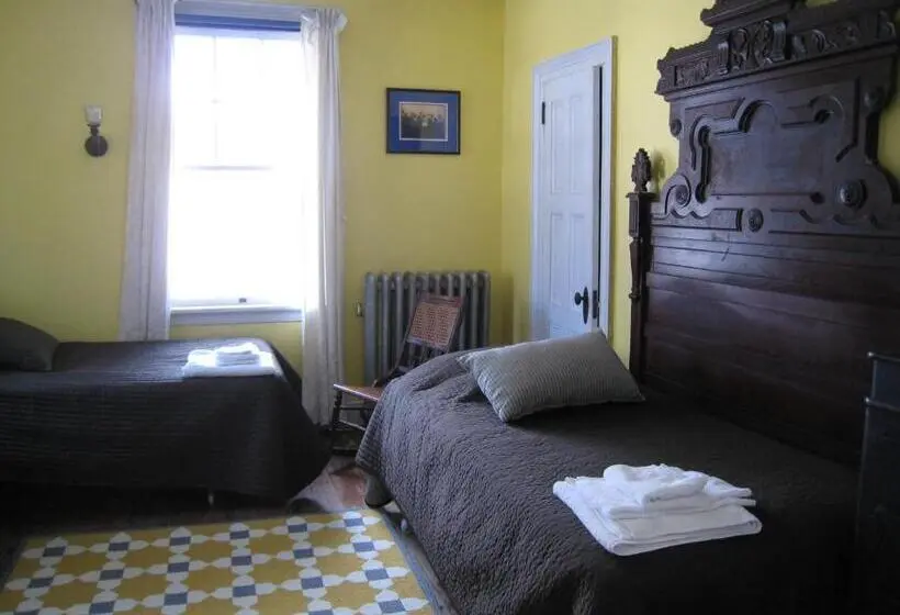 庭の見えるスタンダードトリプルルーム, Higganum House B&b