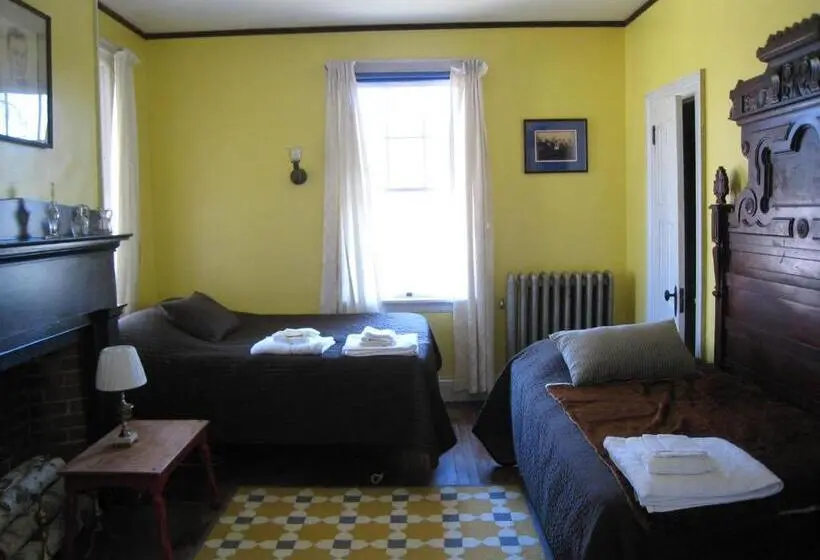庭の見えるスタンダードトリプルルーム, Higganum House B&b