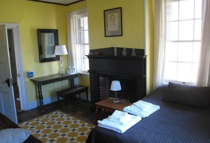 庭の見えるスタンダードトリプルルーム, Higganum House B&b