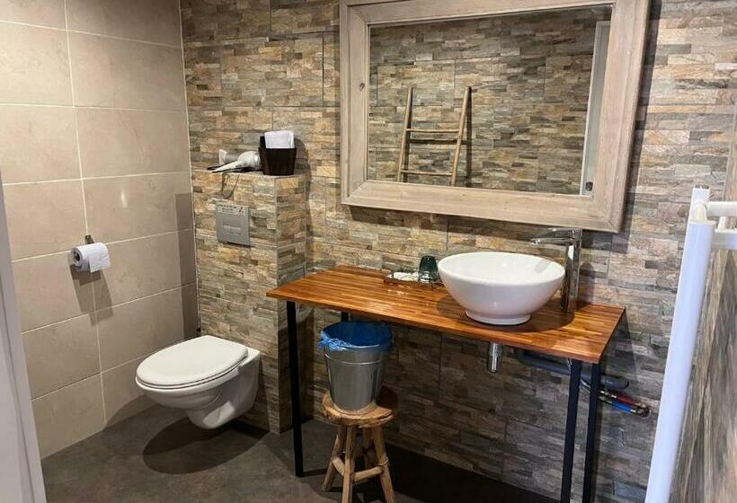 منزل غرفة نوم واحدة, L'hostellerie De Sèvremont