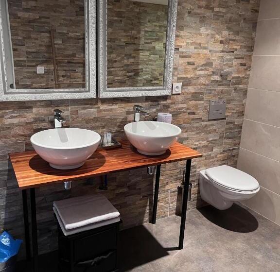 غرفة ديلوكس عائلية, L'hostellerie De Sèvremont