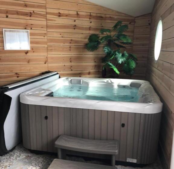 منزل غرفة نوم واحدة, L'hostellerie De Sèvremont