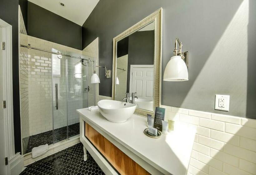 豪华房间, The Harkness