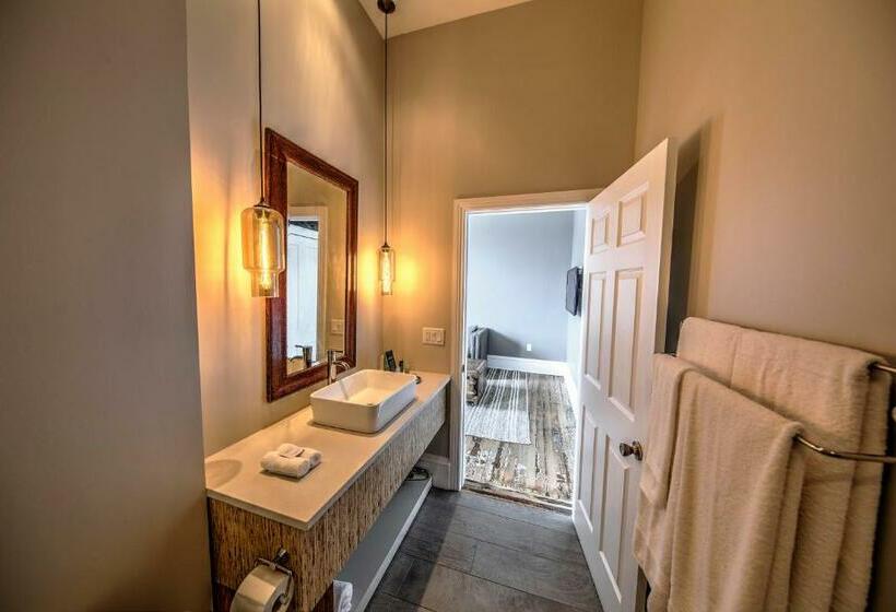 带大床的复式套间, The Harkness