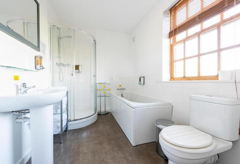 Люкс, Staunton Arms