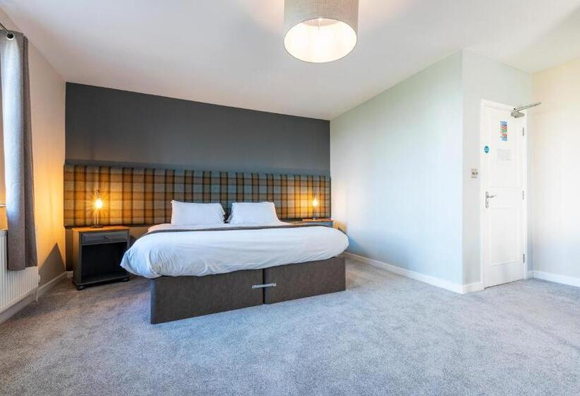 Люкс, Staunton Arms