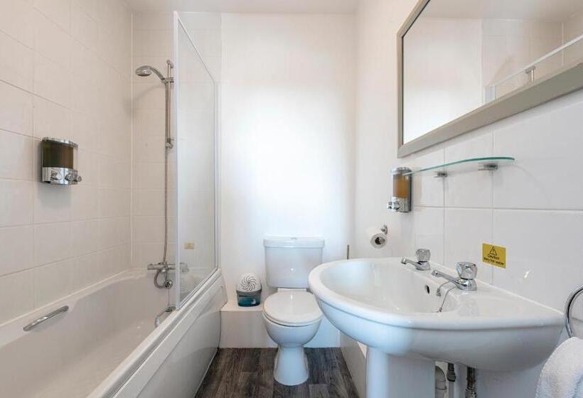 Mini Suite, Staunton Arms