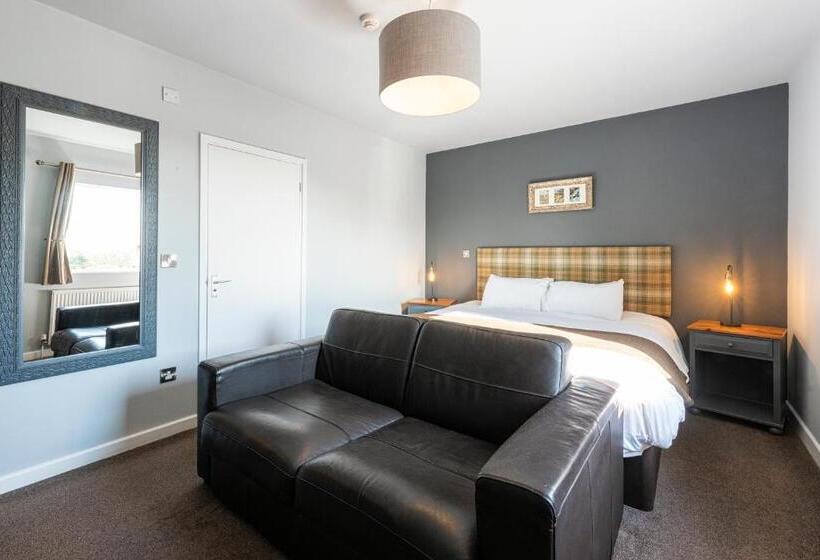 Mini Suite, Staunton Arms