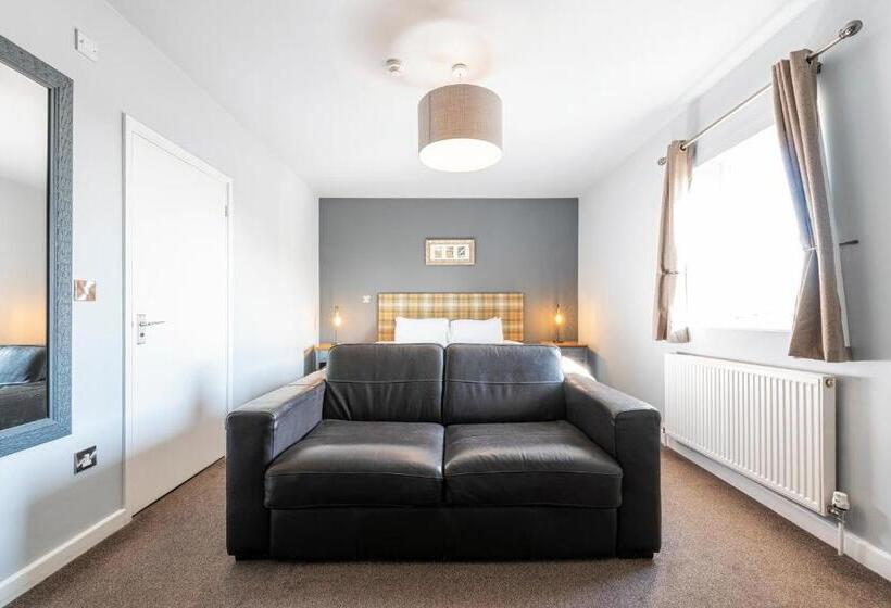 Mini Suite, Staunton Arms