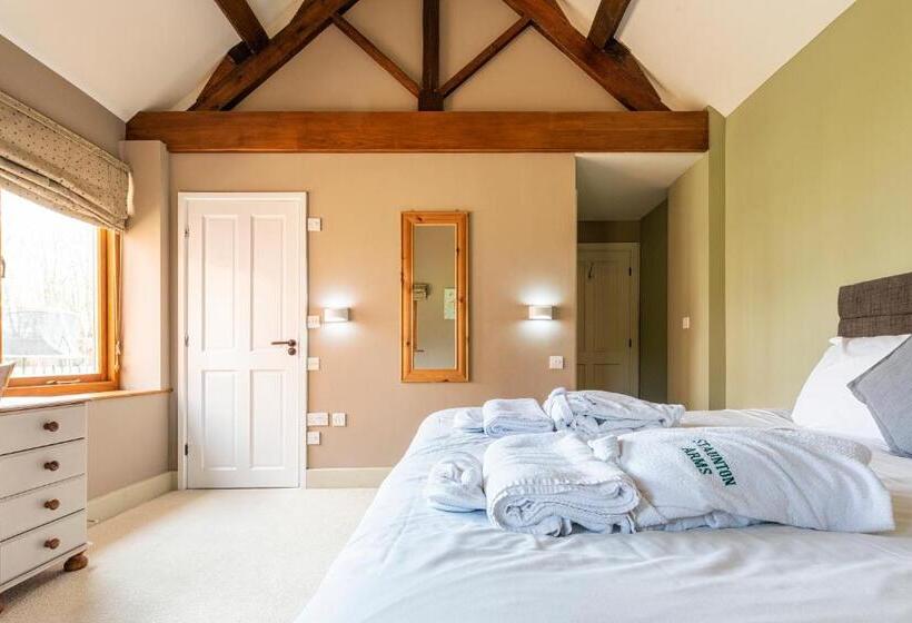 Дом 2 Спальни, Staunton Arms