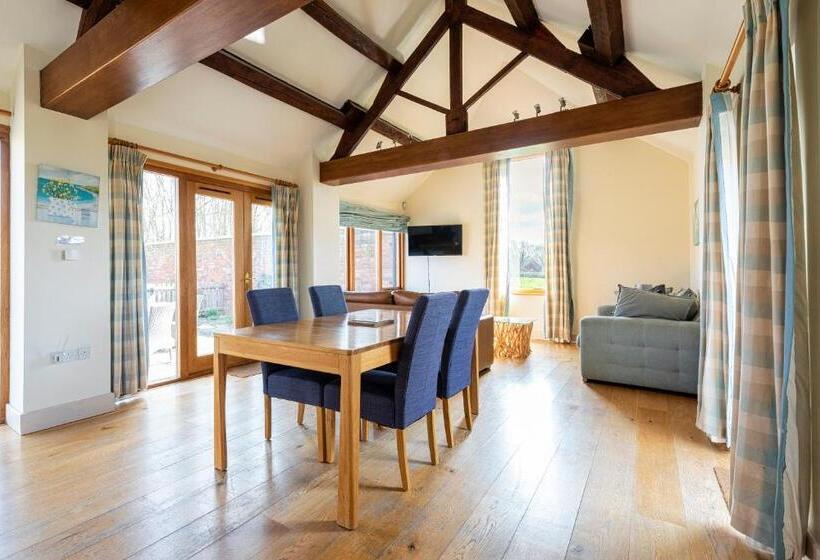 Дом 2 Спальни, Staunton Arms