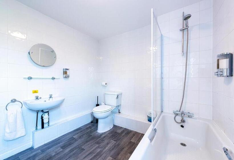 Номер Economy, Staunton Arms