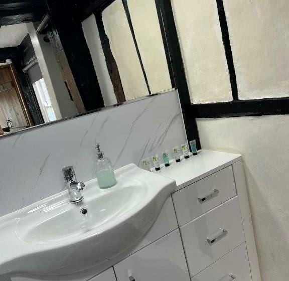 스탠다드 룸, The White Hart