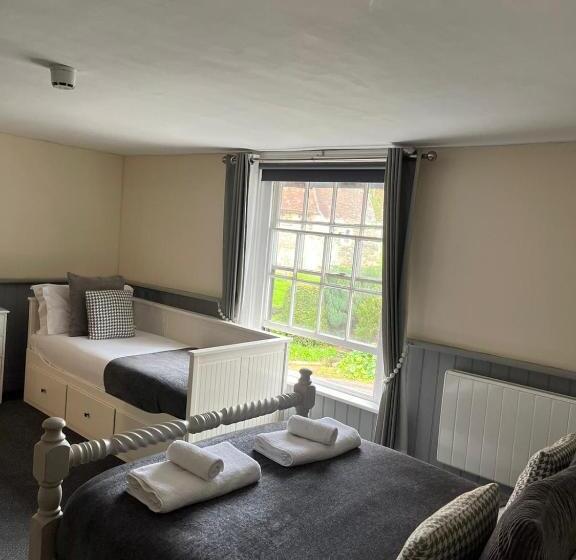 패밀리 룸, The White Hart