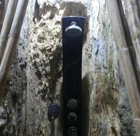 Belső Udvarra Néző Standard Szoba, Treegana