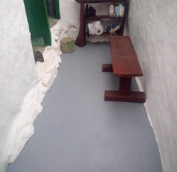 Standard Szoba, Treegana