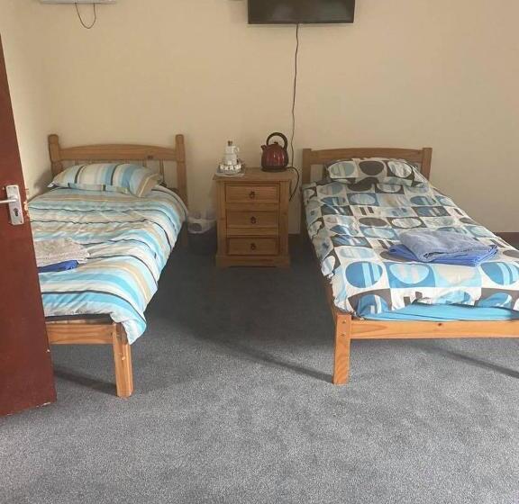 Семейный Номер, Green Bridge Inn