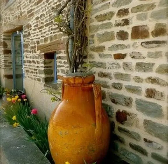 スタンダードトリプルルーム, La Bastide Du Moulin   Mont St Michel