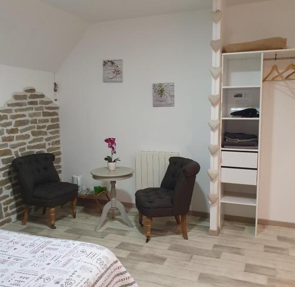 Номер Economy, La Bastide Du Moulin   Mont St Michel