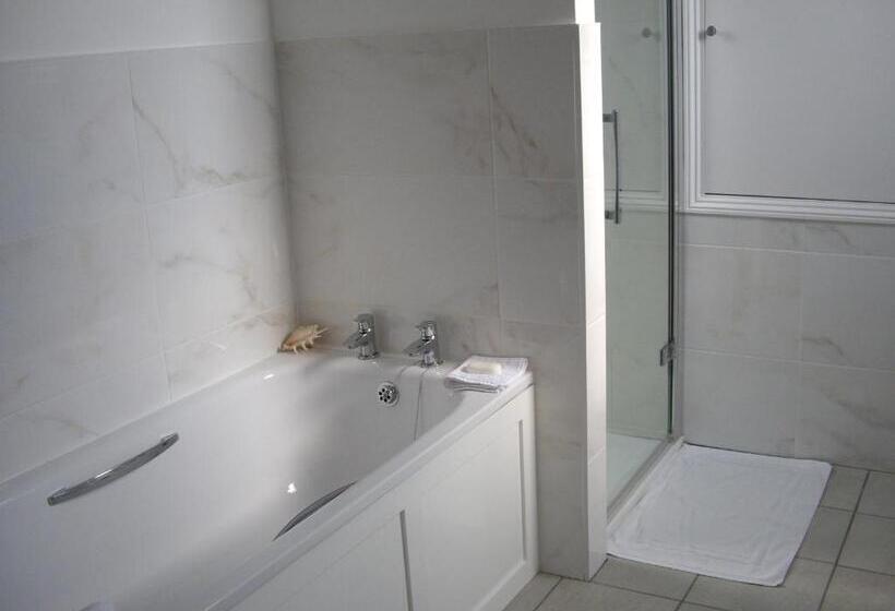 스탠다드 룸, The Coach House