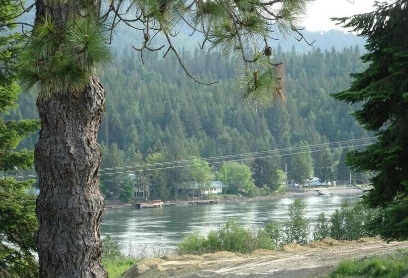 스위트 킹사이즈 침대, Eagle's Nest Motel