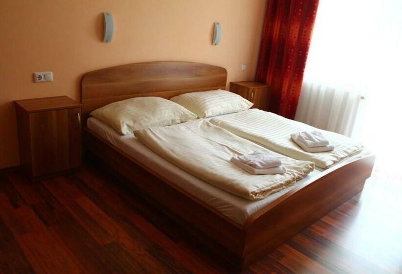 家庭间, Lachtalhaus