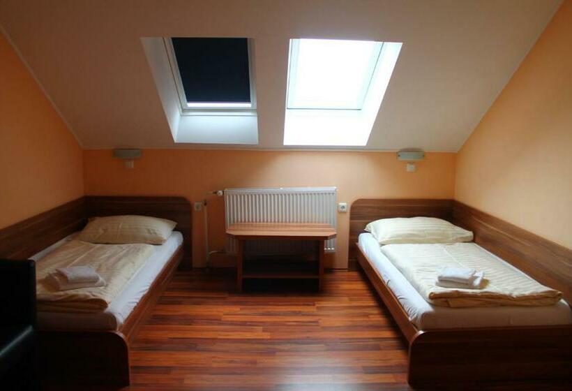 家庭间, Lachtalhaus