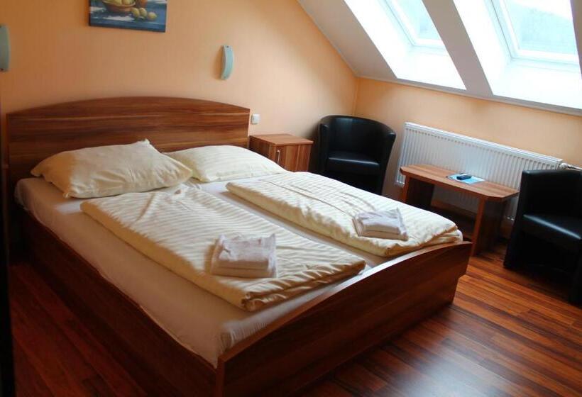 家庭间, Lachtalhaus