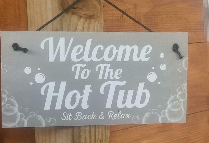 小室, Cypress Log Cabins Accommodation