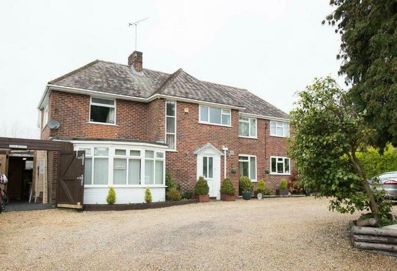 小室, Cypress Log Cabins Accommodation