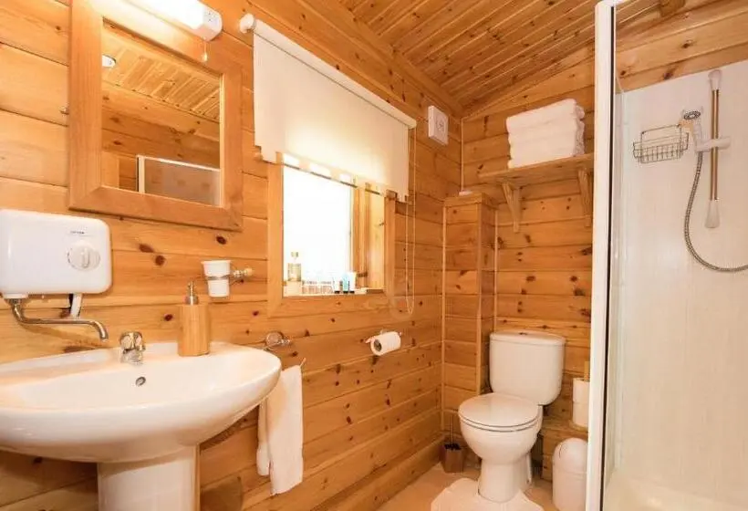 キャビン, Cypress Log Cabins Accommodation