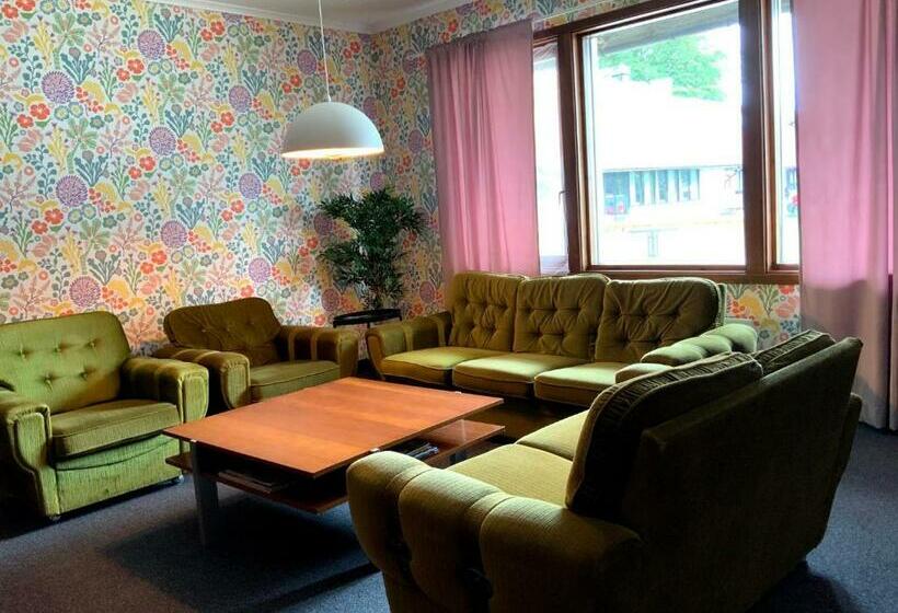 غرفة قياسية مطلّة علي الحديقة, Ekegården