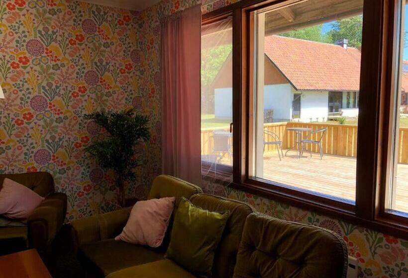 غرفة قياسية مطلّة علي الحديقة, Ekegården