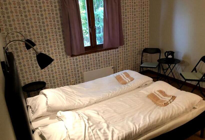 غرفة قياسية مطلّة علي الحديقة, Ekegården