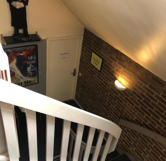 غرفة قياسية, Ekegården