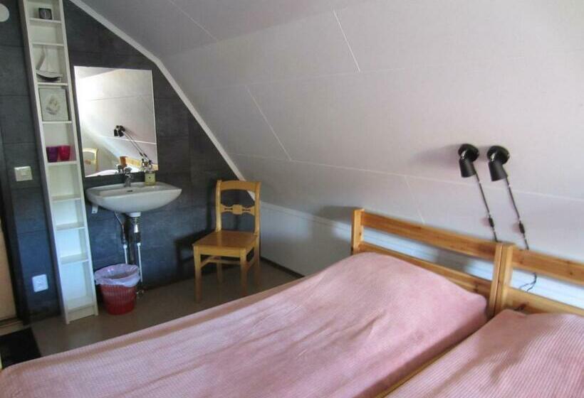 스탠다드 룸 공동 욕실, Håverud Hostel