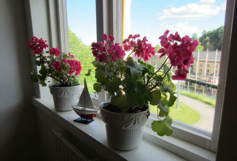 스탠다드 4인용 룸 공용 욕실, Håverud Hostel