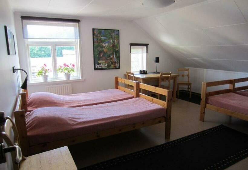 스탠다드 4인용 룸 공용 욕실, Håverud Hostel