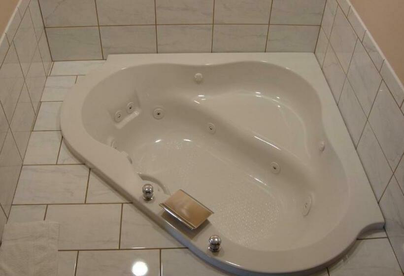 バスタブ付きスタンダードルーム, Pinconning Trail Inn Motel