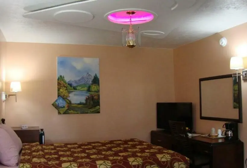 バスタブ付きスタンダードルーム, Pinconning Trail Inn Motel