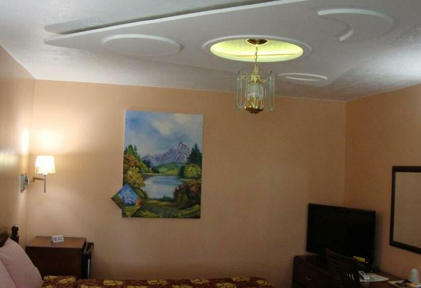 バスタブ付きスタンダードルーム, Pinconning Trail Inn Motel