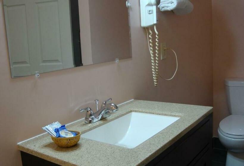 バスタブ付きスタンダードルーム, Pinconning Trail Inn Motel