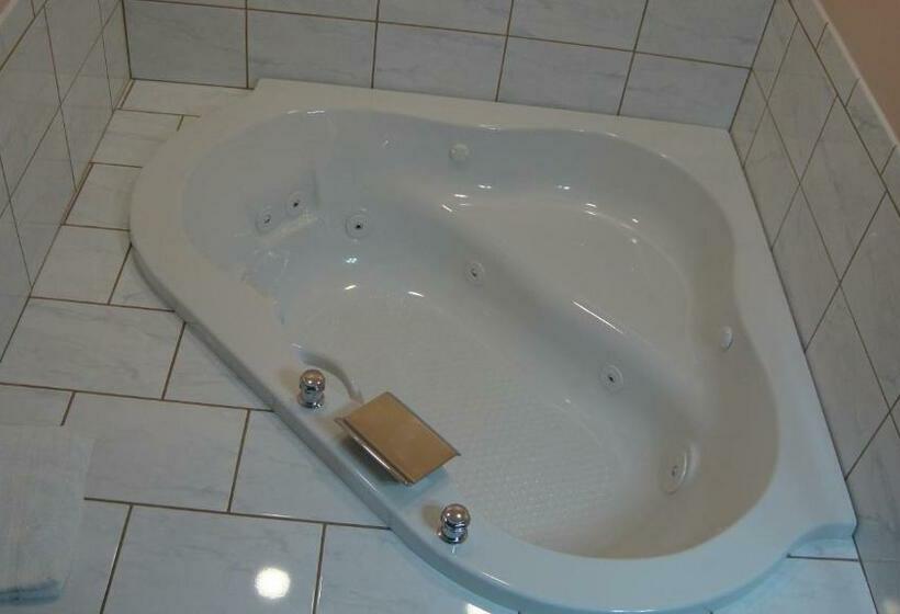 バスタブ付きスタンダードルーム, Pinconning Trail Inn Motel