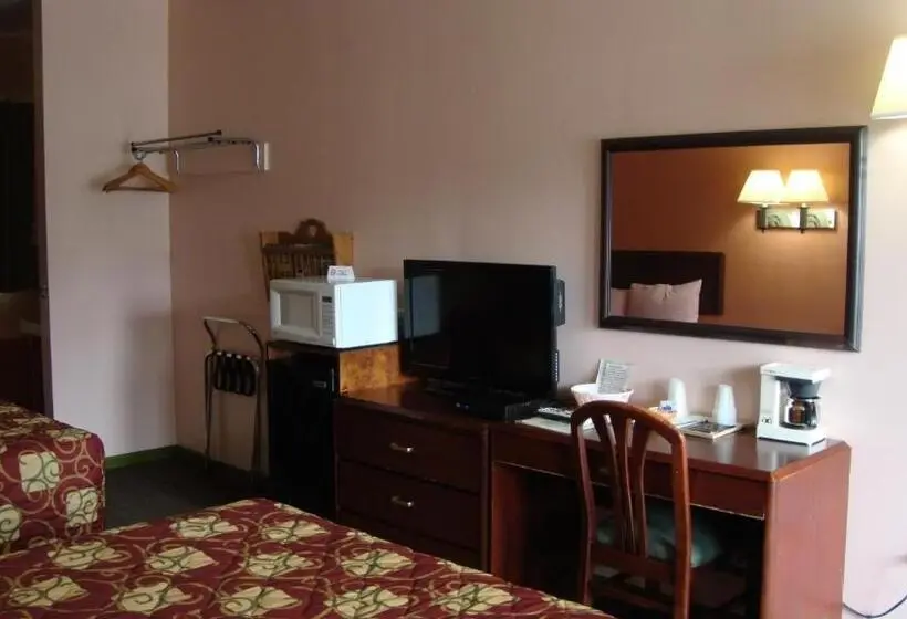 ２ダブルベッドのスタンダードルーム, Pinconning Trail Inn Motel