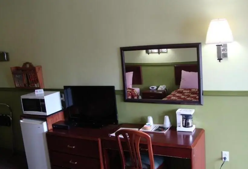 ２ダブルベッドのスタンダードルーム, Pinconning Trail Inn Motel
