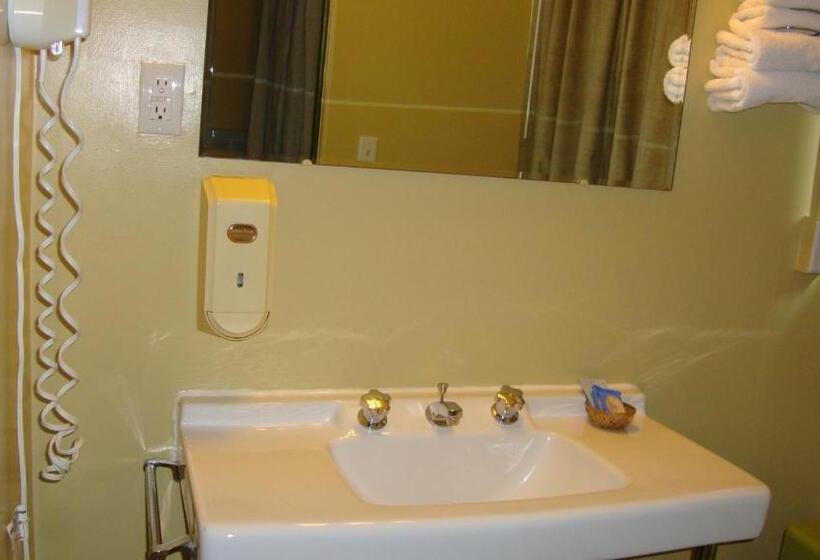 2ダブルベッドのスタンダードルーム, Pinconning Trail Inn Motel