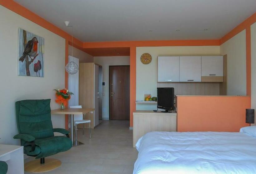 סטודיו סטנדרט עם מרפסת, Residence Usignolo